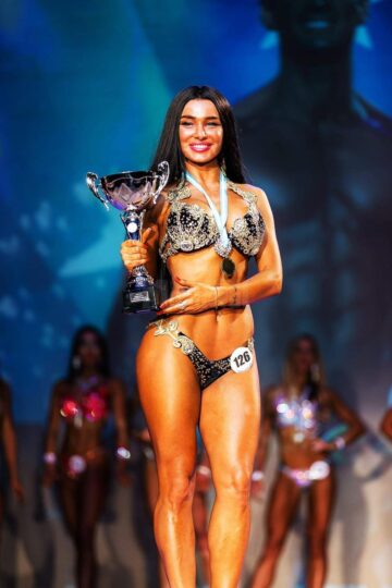O campioana mondială la bikini fitness, Olivia Stan, candidează pentru funcția de primar în Rădăuți (FOTO)