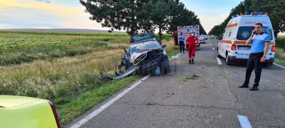 Au intrat cu mașina în copac, în drum spre Aeroport