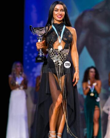 O campioana mondială la bikini fitness, Olivia Stan, candidează pentru funcția de primar în Rădăuți (FOTO)