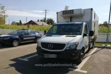 Autoutilitara Mercedes stop Siret