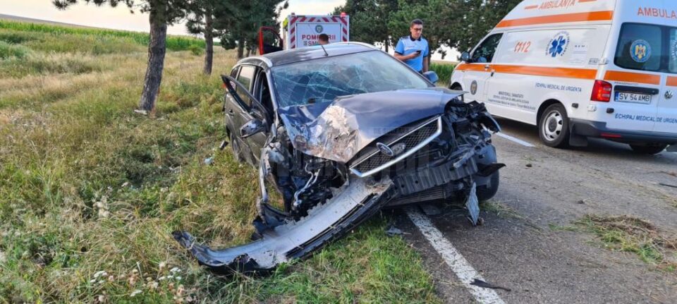 Au intrat cu mașina în copac, în drum spre Aeroport