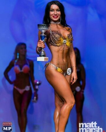 O campioana mondială la bikini fitness, Olivia Stan, candidează pentru funcția de primar în Rădăuți (FOTO)