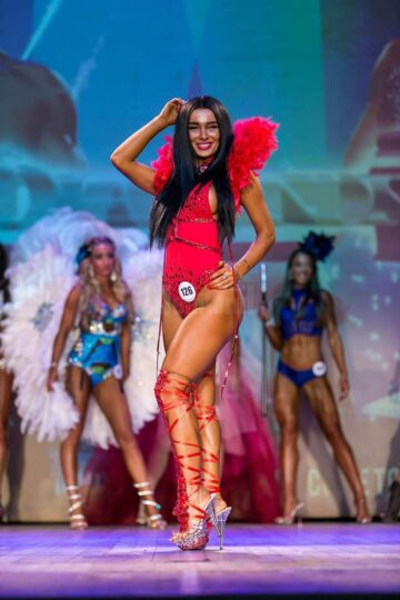 O campioana mondială la bikini fitness, Olivia Stan, candidează pentru funcția de primar în Rădăuți (FOTO)