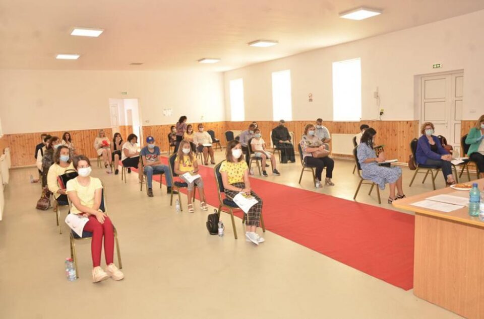 Acțiunea a reunit psihologi, profesori, reprezentanți ai unor organizații, părinți și copii Acțiunea a reunit psihologi, profesori, reprezentanți ai unor organizații, părinți și copii