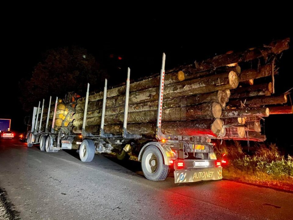 Camionul oprit în urma sesizării la 112