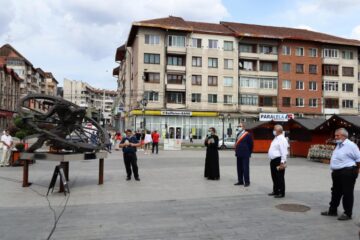Vernisajul expoziției „Omul, timpul, spațiul”, prima la Suceava, a renumitului sculptor sucevean Ion Mândrescu