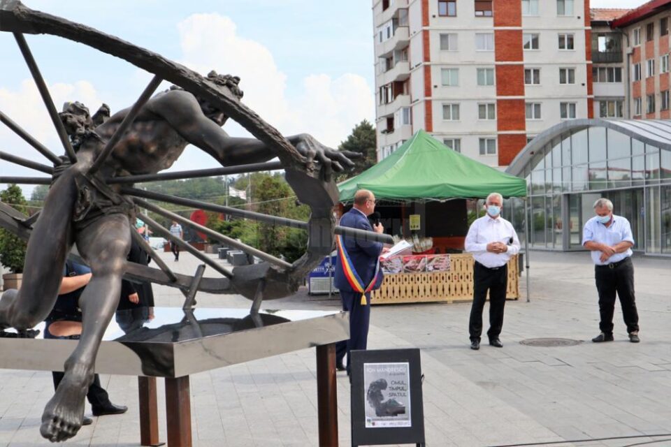 Ion Mândrescu a primit titlul de Cetățean de onoare pe esplanada centrală a Sucevei