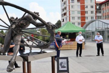 Ion Mândrescu a primit titlul de Cetățean de onoare pe esplanada centrală a Sucevei