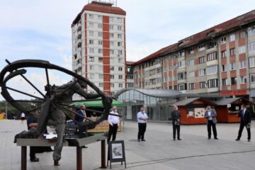 Vernisajul expoziției „Omul, timpul, spațiul”, prima la Suceava, a renumitului sculptor sucevean Ion Mândrescu