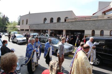 Marius Cernescu și fiica sa, Cosmina, conduși pe ultimul drum de sute de oameni îndurerați
