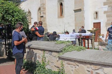 Slujba de înmomântare pentru Marius Cernescu și fiica sa a fost făcută la Biserica Sf. Înviere, în aer liber