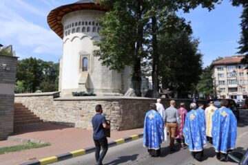Marius Cernescu și fiica sa, Cosmina, conduși pe ultimul drum de sute de oameni îndurerați
