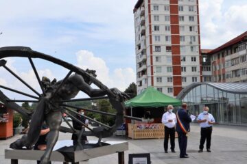 Vernisajul expoziției „Omul, timpul, spațiul”, prima la Suceava, a renumitului sculptor sucevean Ion Mândrescu