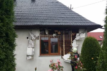 Casa lovita de trasnet in localitatea Vicovu de Jos