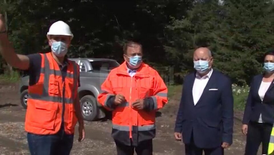 Gheorghe Flutur și Ilie Boncheș au inspectat lucrările la magistrala de gaz spre Vatra Dornei Gheorghe Flutur și Ilie Boncheș au inspectat lucrările la magistrala de gaz spre Vatra Dornei