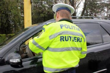 A lovit o femeie pe trecerea de pietoni și a părăsit locul accidentului