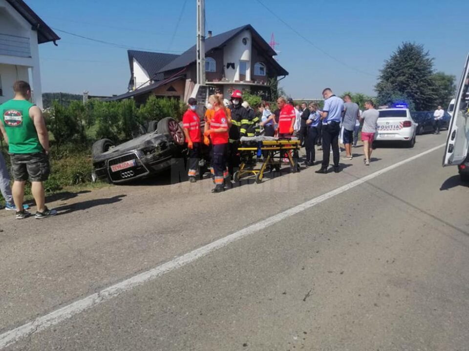 O femeie și fiul ei în vârstă de 4 ani, la spital după ce mașina în care se aflau s-a răsturnat O femeie și fiul ei în vârstă de 4 ani, la spital după ce mașina în care se aflau s-a răsturnat