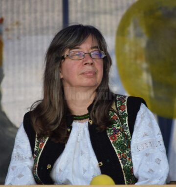 Prefața volumului este semnată de scriitoarea Mihaela Grădinariu