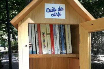 Două „cuiburi de cărți” amplasate în Parcul „Bogdan Vodă” și în parcul central din Rădăuți