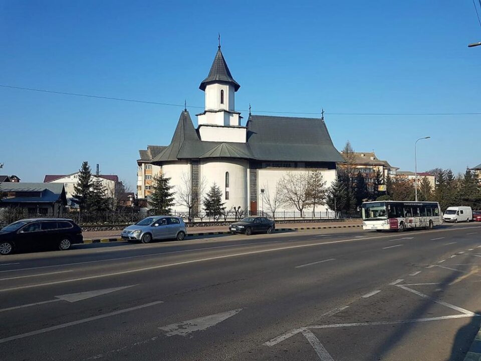Inundațiile care afectează Calea Burdujeni în zona Bisericii Sf. Andrei vor fi rezolvate prin refacerea sistemului de canalizare Inundațiile care afectează Calea Burdujeni în zona Bisericii Sf. Andrei vor fi rezolvate prin refacerea sistemului de canalizare