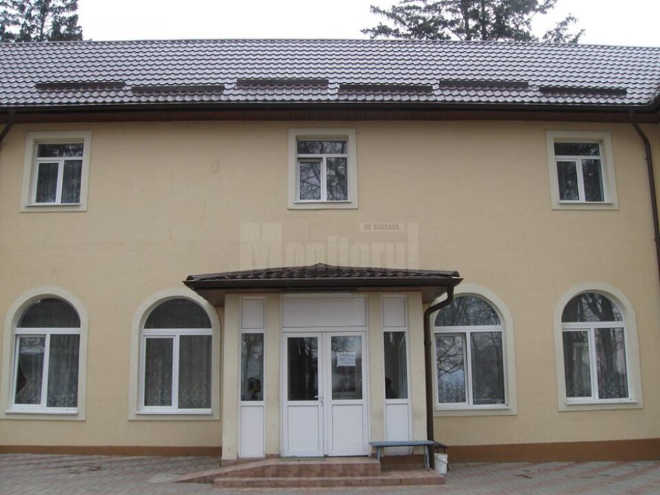 Bărbatul a fost imobilizat, încătușat și dus la Secția de Psihiatrie a Spitalului Județean Bărbatul a fost imobilizat, încătușat și dus la Secția de Psihiatrie a Spitalului Județean
