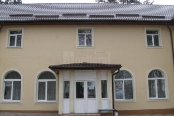 Bărbatul a fost imobilizat, încătușat și dus la Secția de Psihiatrie a Spitalului Județean