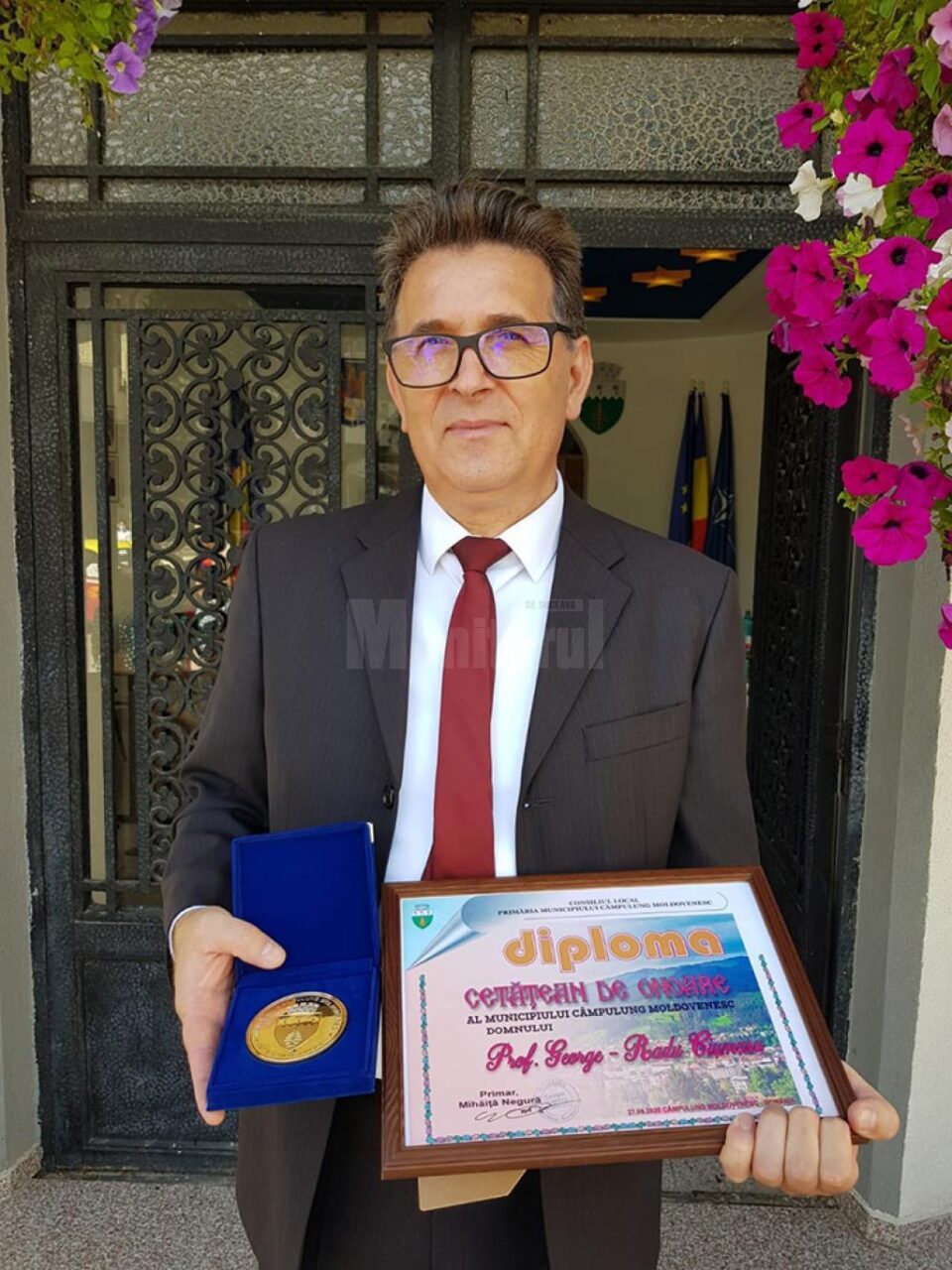 Prof. Radu-George Ciumașu, cetățean de onoare al municipiului Câmpulung Moldovenesc Prof. Radu-George Ciumașu, cetățean de onoare al municipiului Câmpulung Moldovenesc