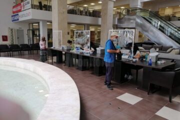 Distribuirea măștilor de protecție pentru categoriile defavorizate se face în incinta Orizont Plaza, de lângă fosta Billa, între orele 9.00-17.00