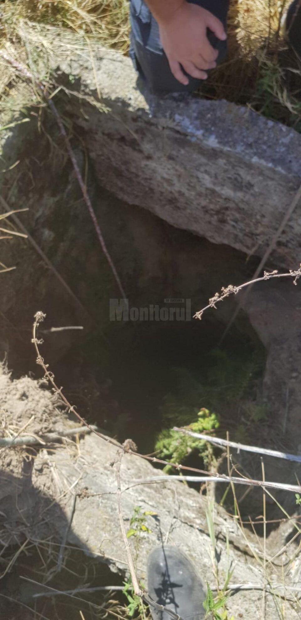 Fântâna dezafectată era adâncă