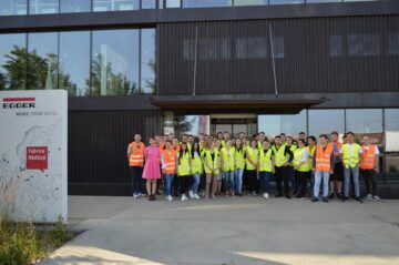 Aproape 400 de studenți au efectuat stagii de practică la EGGER Rădăuți, fiind angajați, cu carte de muncă