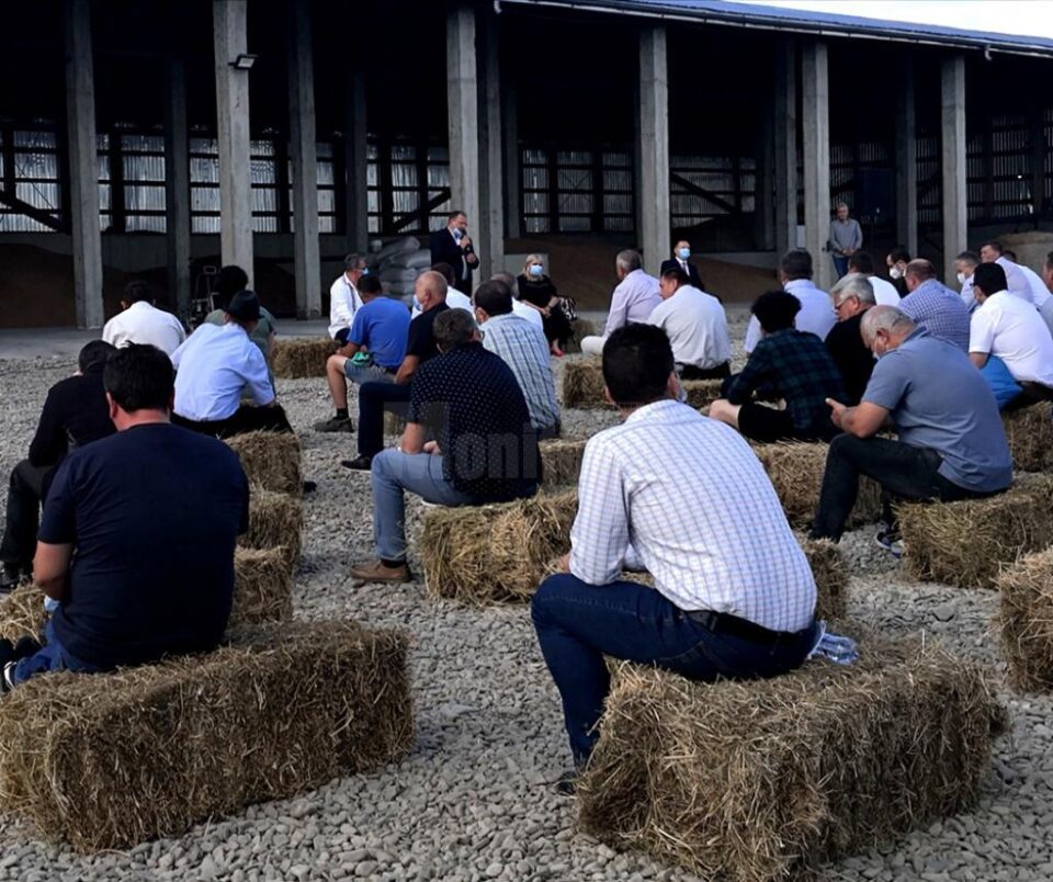 Ministrul Agriculturii s-a întâlnit cu fermieri suceveni, la invitația lui Flutur