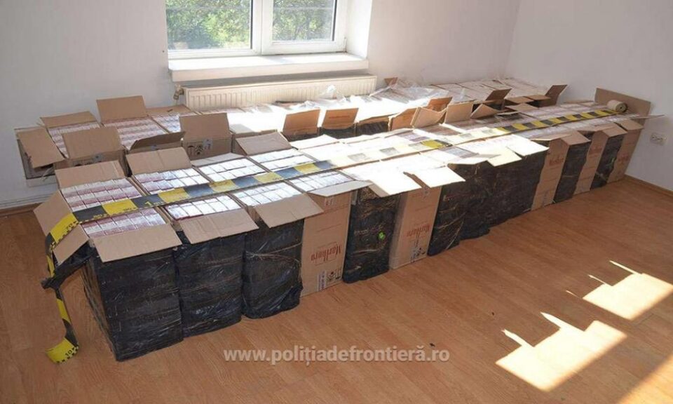 Microbuz cu țigări de peste 35.000 de euro, capturat la Straja