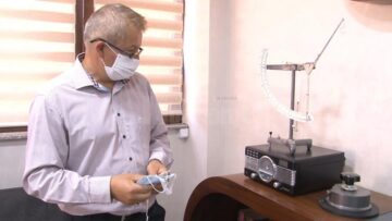 Cu 70 de angajați și credite în bănci, ca să reziste, un sucevean s-a adaptat la producerea de măști medicale
