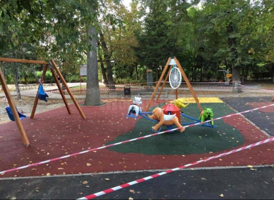 Unul dintre locurile de joacă amenajate în ultimii 3 ani, cu fonduri de la bugetul local al Primăriei Rădăuți