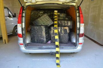 Microbuz cu țigări de peste 35.000 de euro, capturat la Straja