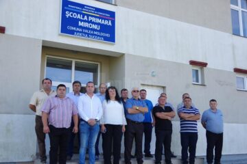 Primarul Constantin Moroșan și echipa sa de consilieri