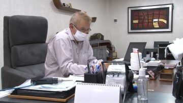 Cu 70 de angajați și credite în bănci, ca să reziste, un sucevean s-a adaptat la producerea de măști medicale