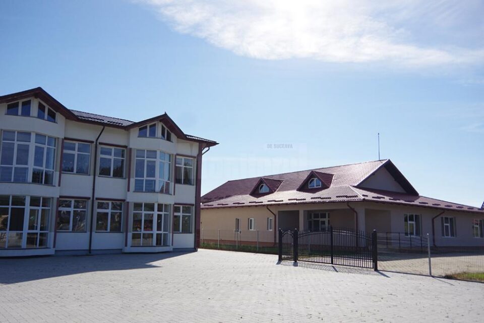 Primar de 20 de ani, Constantin Moroșan se pregătește de al șaselea mandat, cu proiectele pe masă