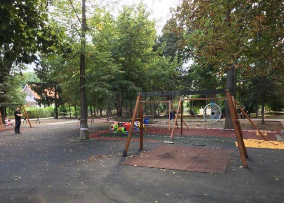 Unul dintre locurile de joacă amenajate în ultimii 3 ani, cu fonduri de la bugetul local al Primăriei Rădăuți