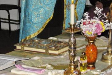 De ce trebuie „să stăm bine, să stăm cu frică, să luăm aminte, sfânta jertfă cu pace a o aduce”?