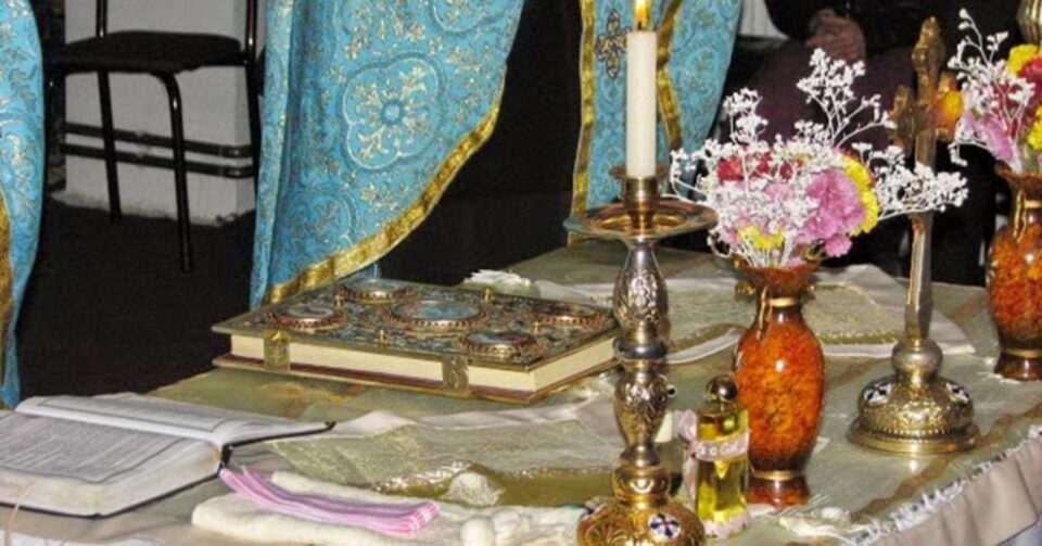 De ce trebuie „să stăm bine, să stăm cu frică, să luăm aminte, sfânta jertfă cu pace a o aduce”?