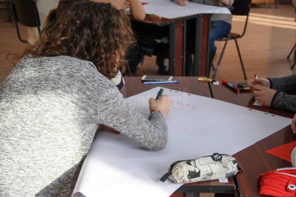 Cursurile față în față sunt cerute de peste jumătate dintre părinții elevilor