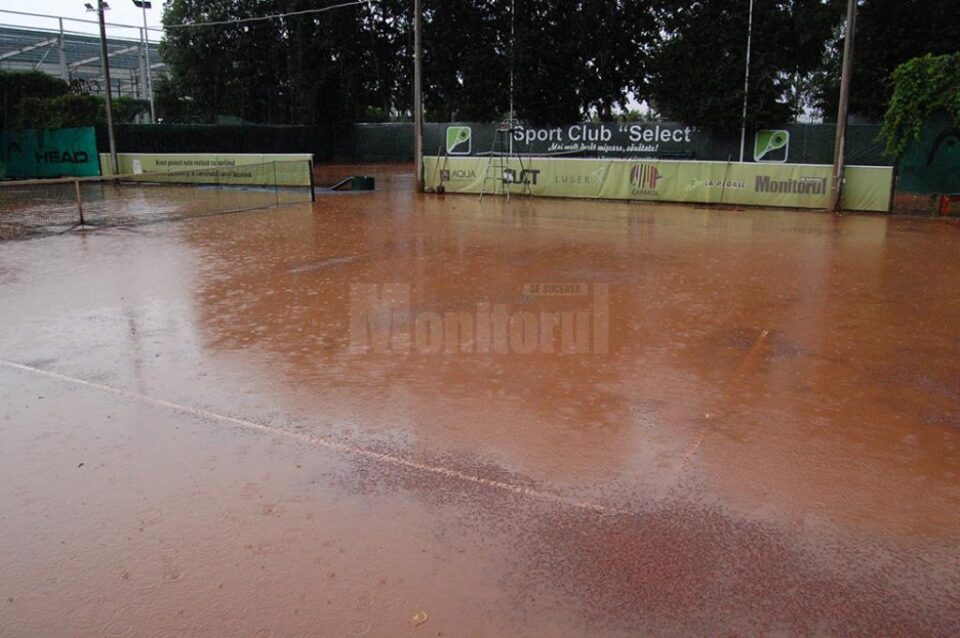 Terenurile de la Complexul Unirea au fost inundate din cauza ploii