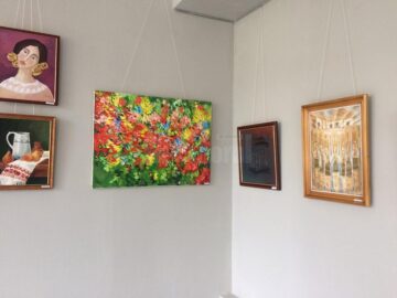 „Armonii de toamnă”, expoziția de grup a profesorilor de artă plastică din județul Suceava