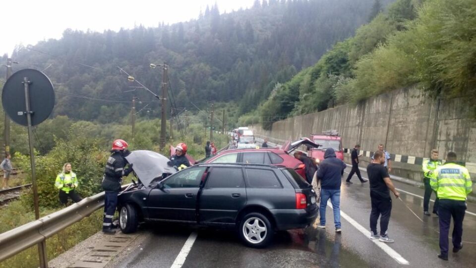 O femeie a murit iar o tânără este rănită grav în urma accidentului