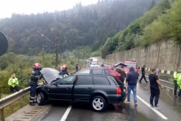 O femeie a murit iar o tânără este rănită grav în urma accidentului