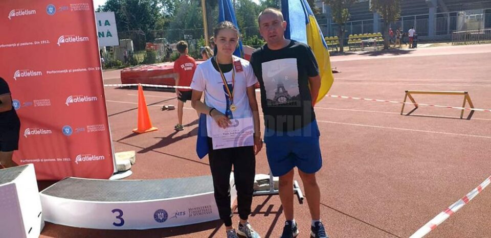 Campioana națională Ionela Claudia Costiuc alături de antrenorul Cristian Prâsneac Campioana națională Ionela Claudia Costiuc alături de antrenorul Cristian Prâsneac