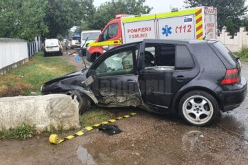 Autoturismul în care se aflau cei trei tineri