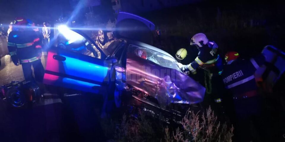 Pompierii au intervenit pentru descarcerarea unei persoane aflate intr-unul dintre autoturismele implicate