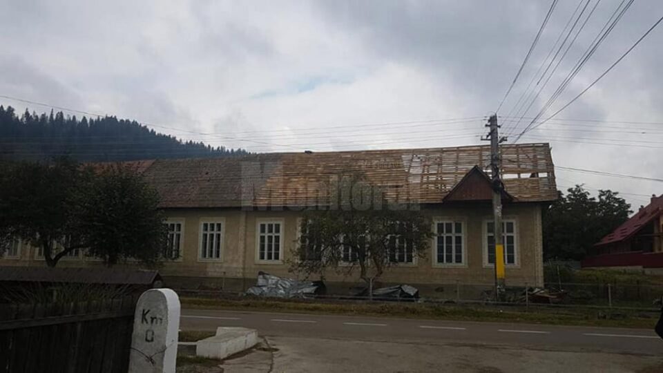 Vechea școală de la Slatina